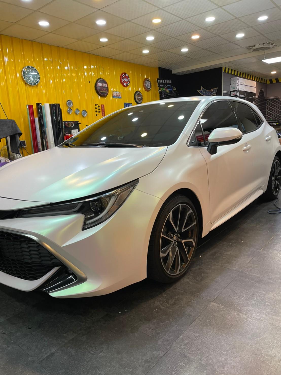 Toyota Auris 曙光白